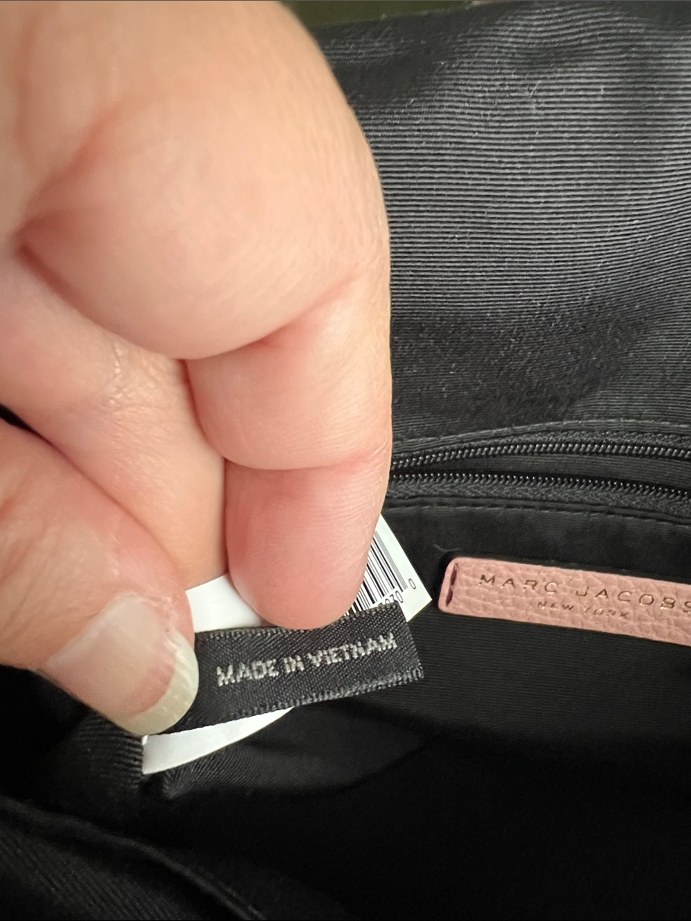 Marc Jacobs New York Blush Pink Pebbled Leather Crossbody with Gold Hardware - Picture 13 of 16